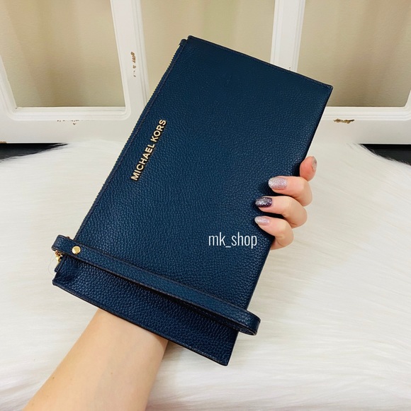 Michael Kors Handbags - MK Jet Set Item Large Zip Clutch Wristlet